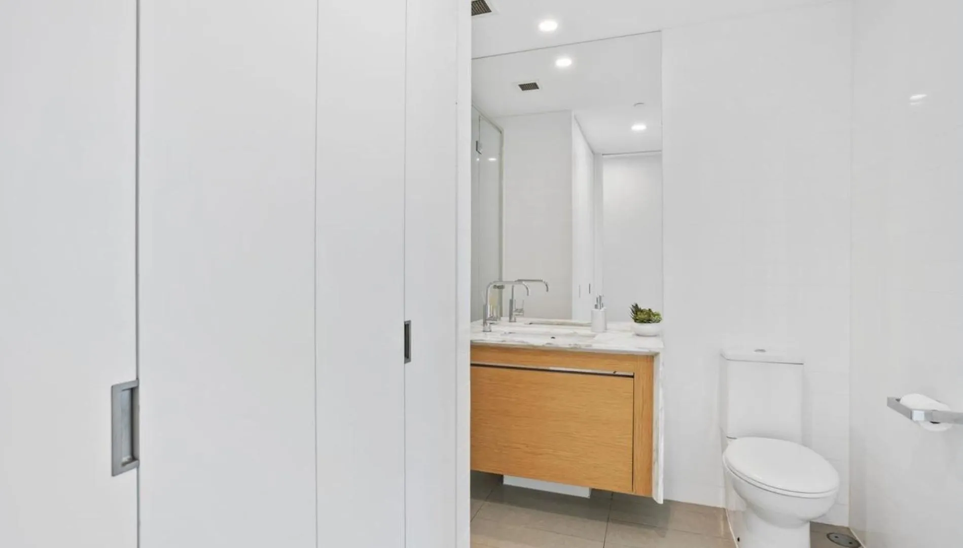 Apartment Luxury Beachfront Stay In Kirra Gold Coast