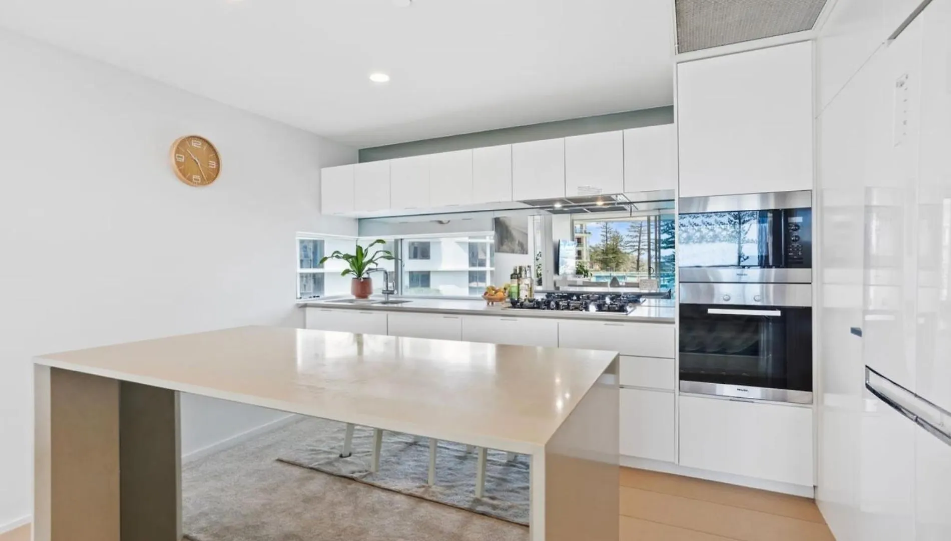 Luxury Beachfront Stay In Kirra Gold Coast Apartment