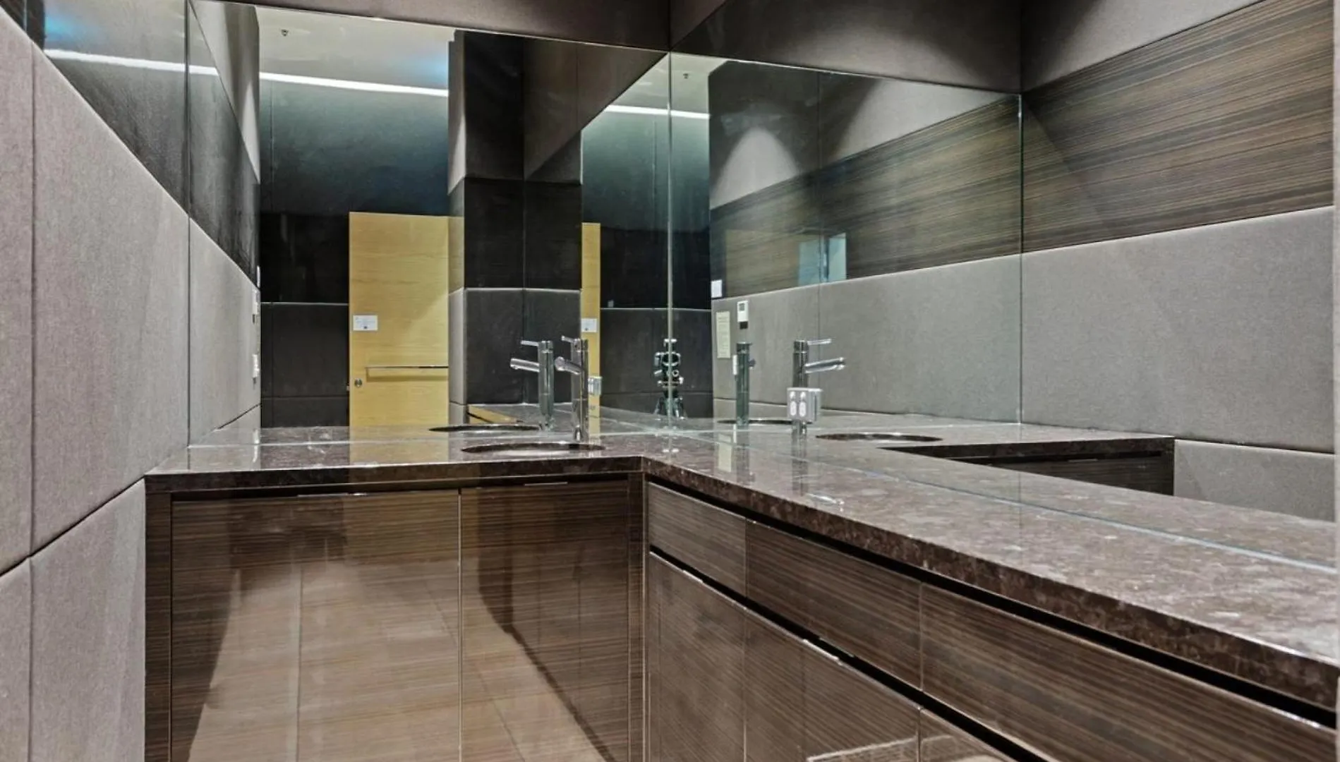 Luxury Beachfront Stay In Kirra Gold Coast Apartment