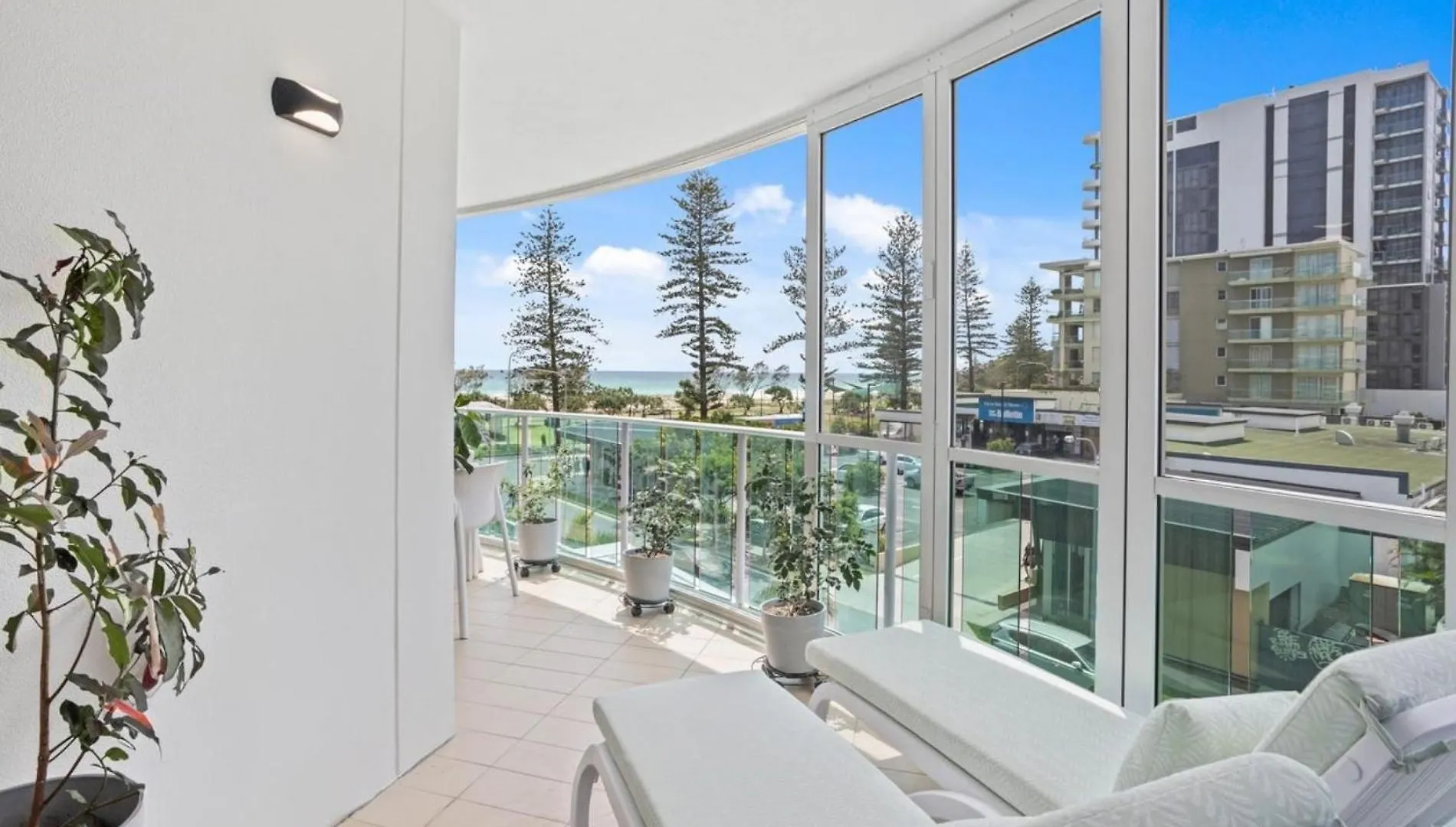 Apartment Luxury Beachfront Stay In Kirra Gold Coast